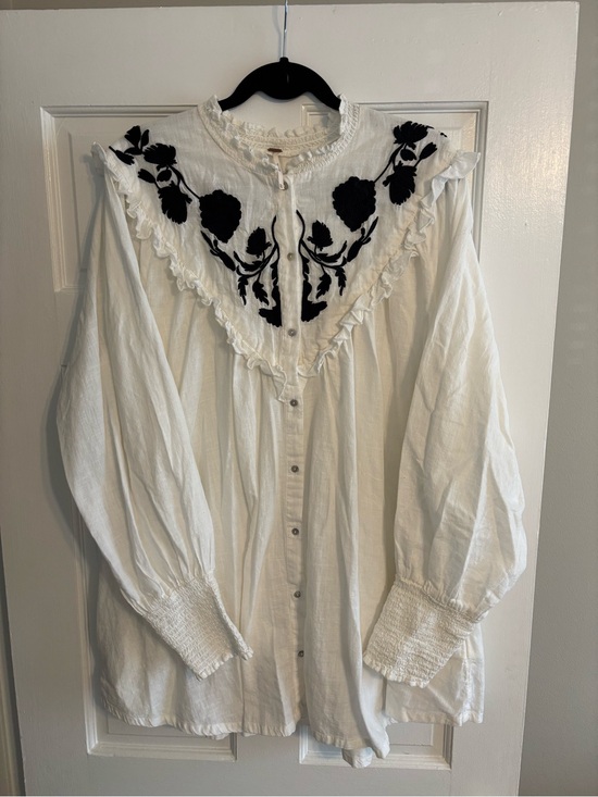 Free People Tops - Free People Rose Vines Embroidered Blouse